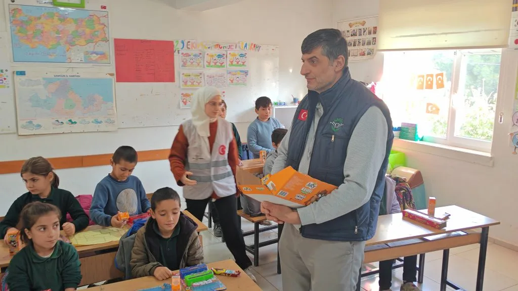 Vezirköprü İnkaya İlkokulu Öğrencilerine Hediyeler