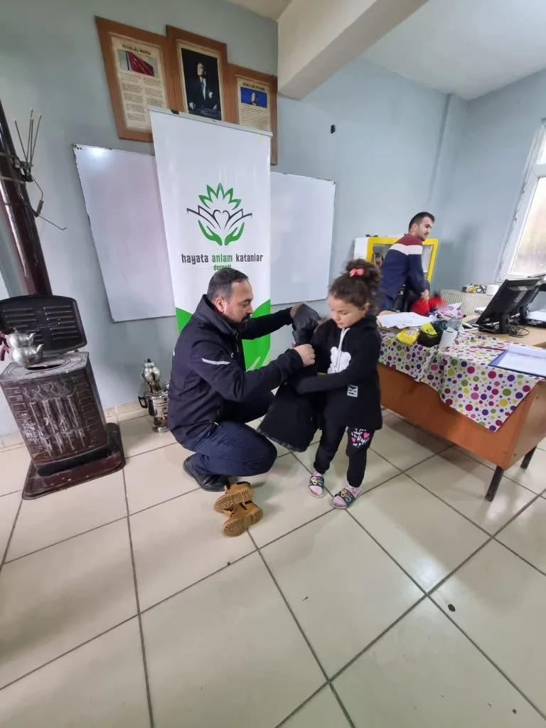 Vezirköprü Büyükkale İlkokulu Öğrencilerine Hediyeler