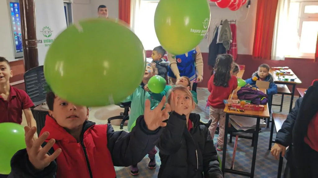 Vezirköprü Kılıç Güney İlkokulu öğrencilerine hediyeler götürdük