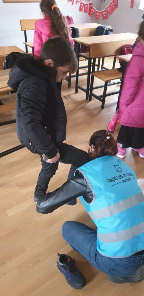 Vezirköprü Öğürlüdere ilkokuluna Hediyeler