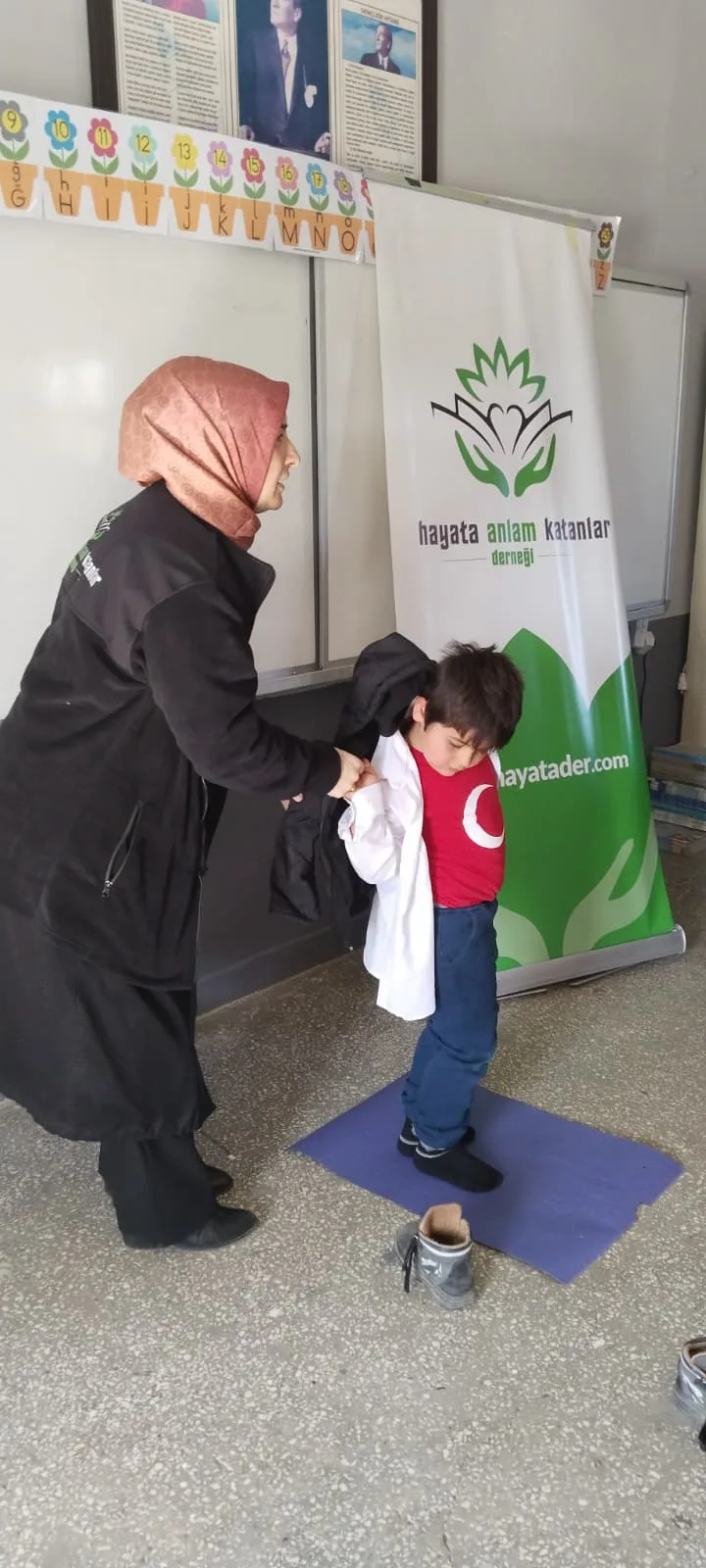 Vezirköprü Çeltek Köyü İlkokulu Öğrencilerine Hediyeler