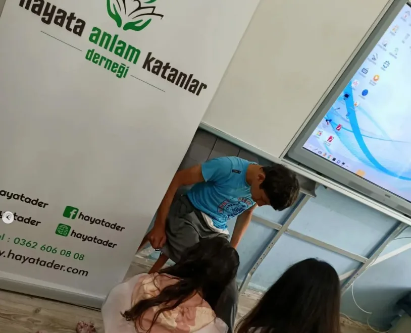 Kavak Emirli ilkokul, ortaokul ve özel eğitim ögrencilerine hediyeler götürdük