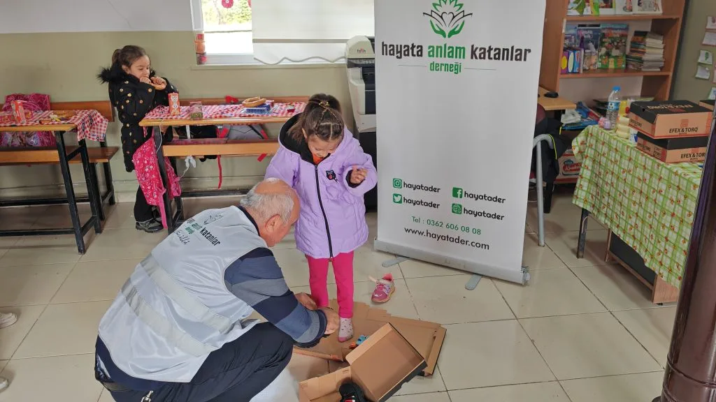 Vezirköprü Göllü Alan Köyü İlkokulu öğrencilerini ziyaret ettik