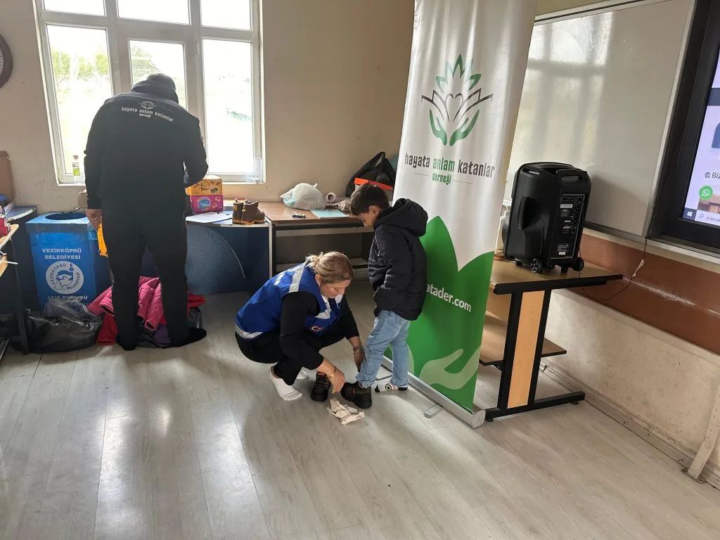 Vezirköprü Aydoğdu İlkokulu Öğrencilerine Hediyeler