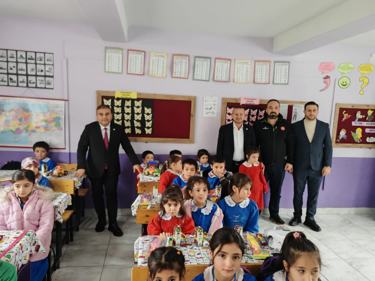 Vezirköprü Sarıdibek İlkokulu Öğrencilerine Hediyeler