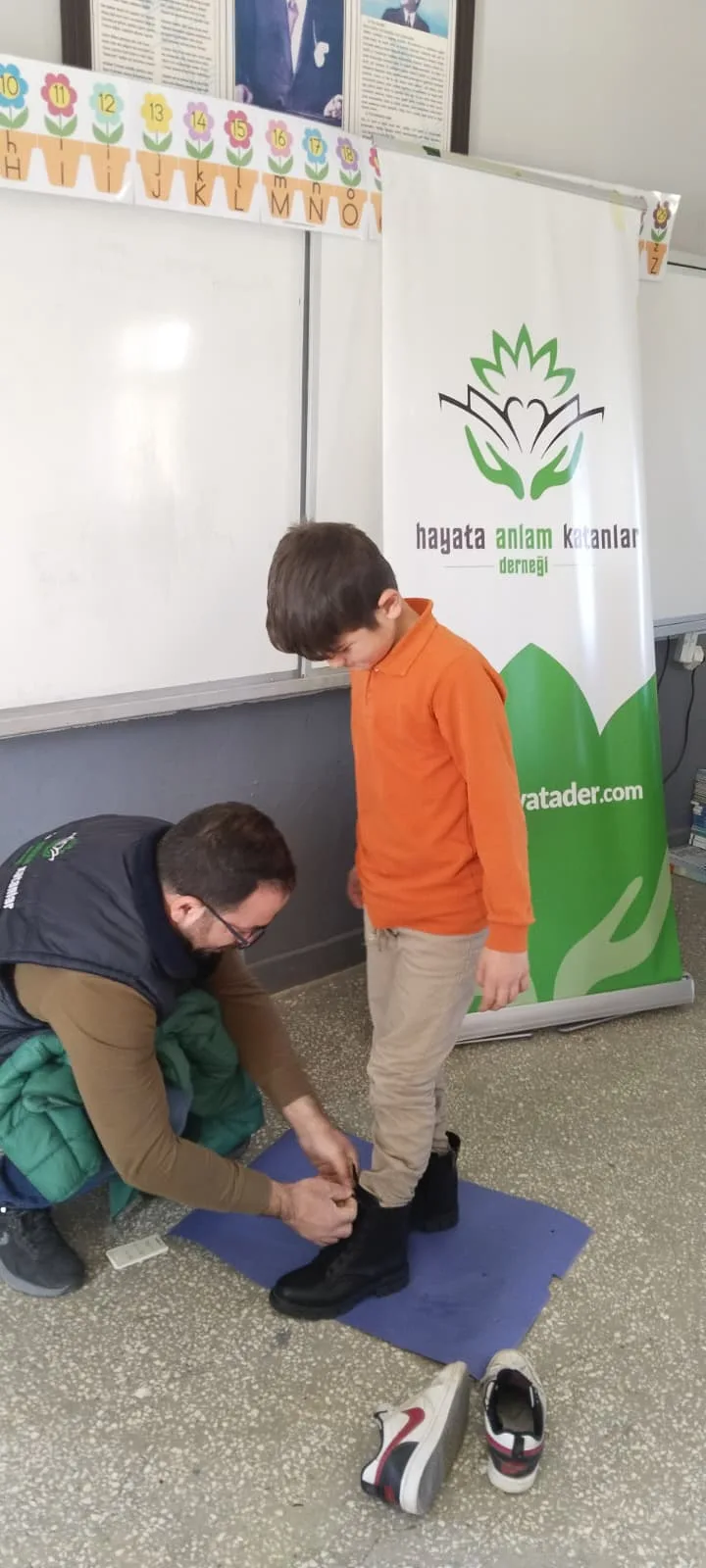 Vezirköprü Çeltek Köyü İlkokulu Öğrencilerine Hediyeler
