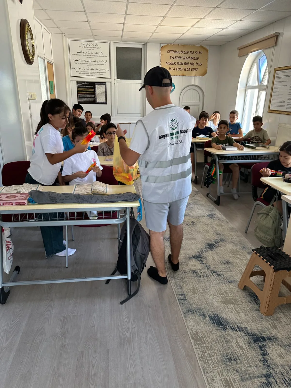 Kur’an kursu öğrencilerine dondurma ikramı