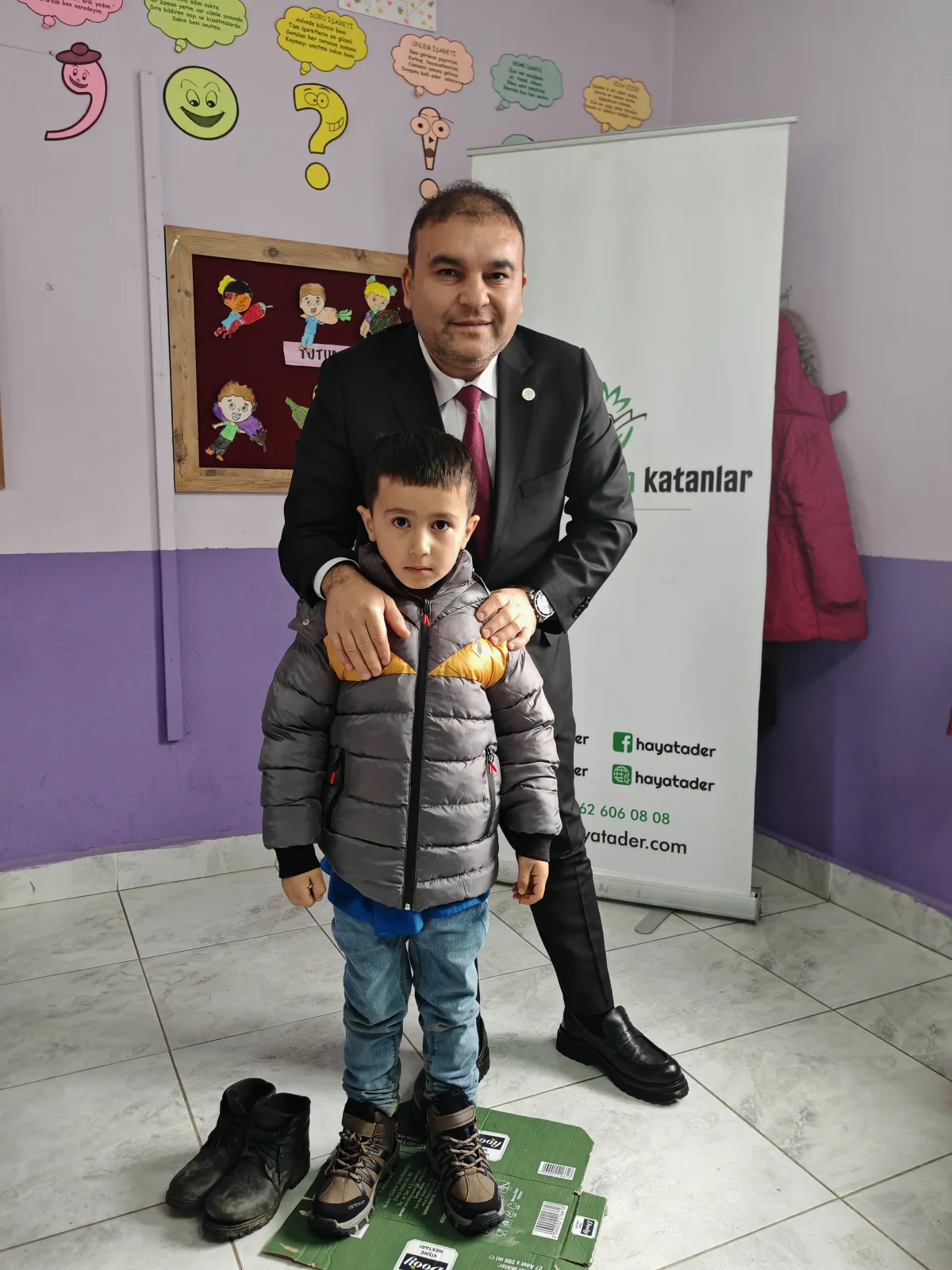 Vezirköprü Sarıdibek İlkokulu Öğrencilerine Hediyeler