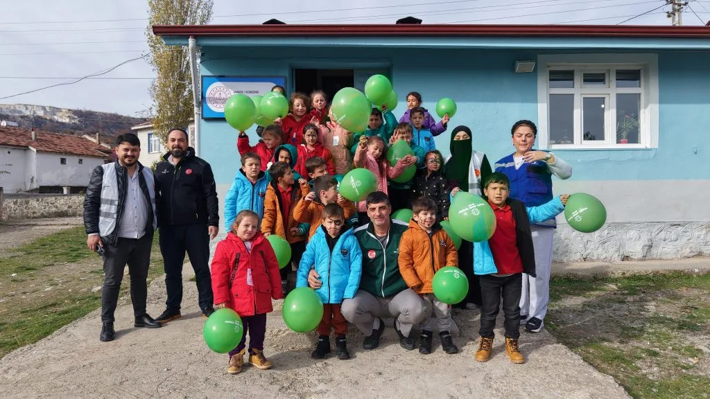 Vezirköprü Teberük ilkokulu Öğrencilerine Hediyeler