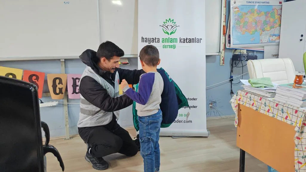 Vezirköprü Hacılı İlkokulu Öğrencilerine Hediyeler