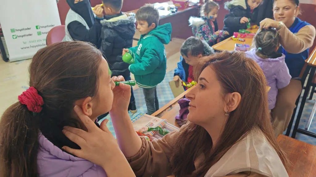 Vezirköprü Kılıç Güney İlkokulu öğrencilerine hediyeler götürdük