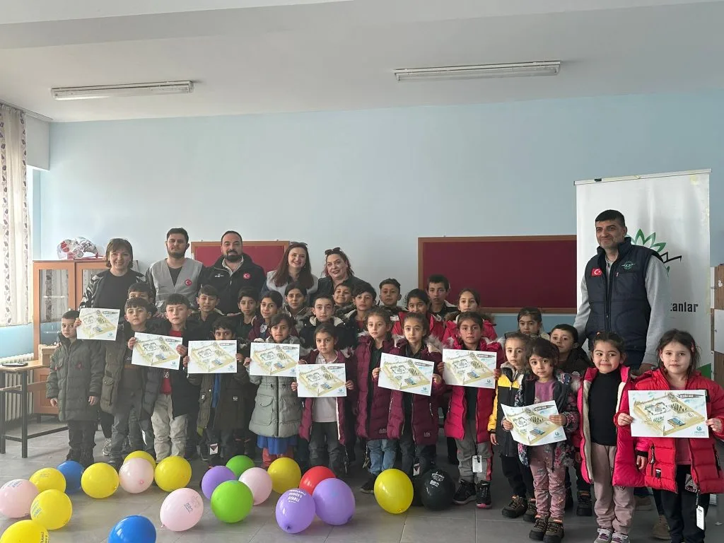 Vezirköprü Sırbaşmak İlkokuluna Hediyeler