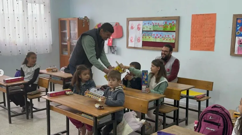 Vezirköprü Kıranalan köyü ilkokulu öğrencilerine hediyeler