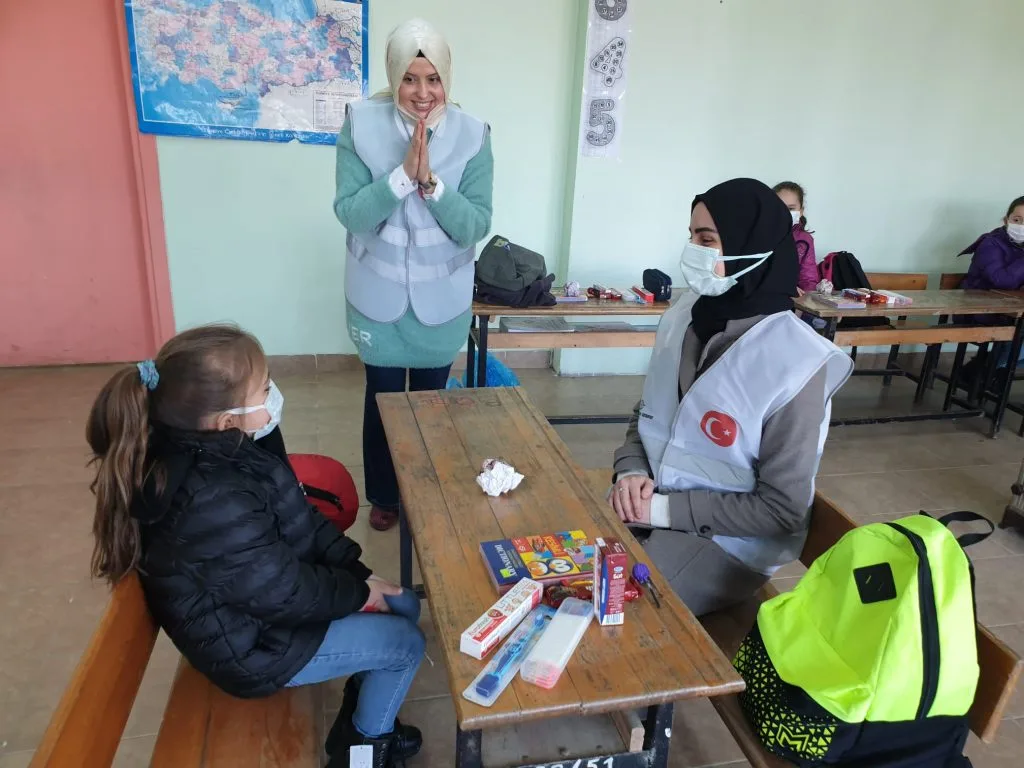 Çarşamba Ticaret Borsası Karakaya Köyü İlkokulu Öğrencilerine Hediyeler