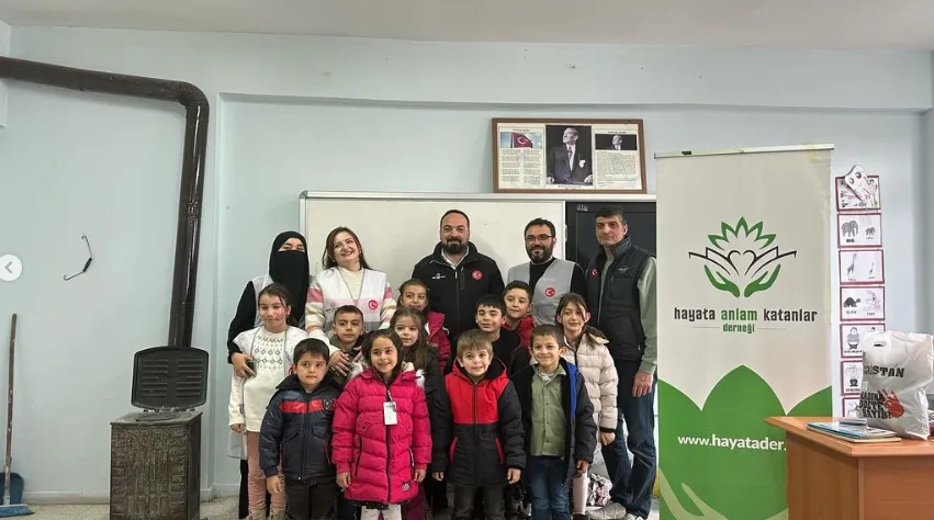 Vezirköprü Kıranalan köyü ilkokulu öğrencilerine hediyeler