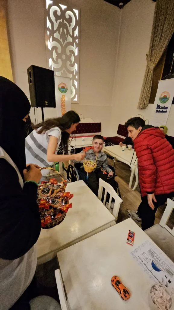 Dünya Yetimler Gününde Çocuk Şenliği