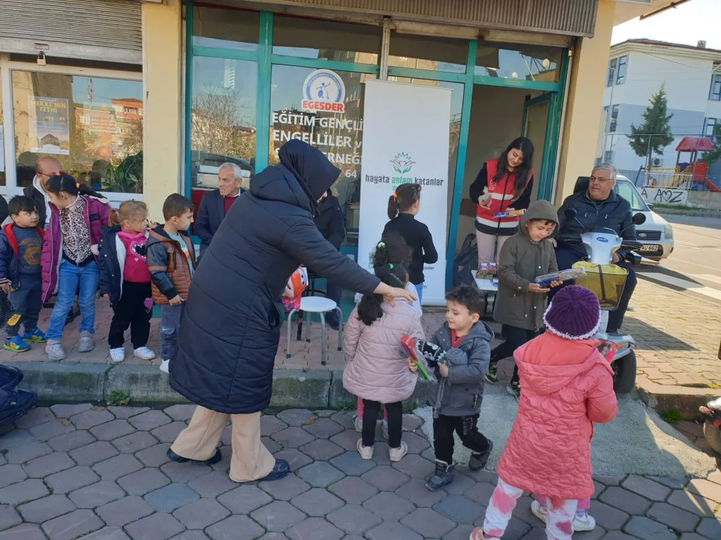 Engelli Çocuklar İle Oyuncak Şenliği