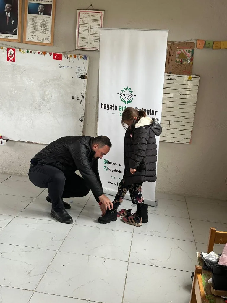 Alaçam Gümüşova İlkokulu Öğrencilerine Hediyeler