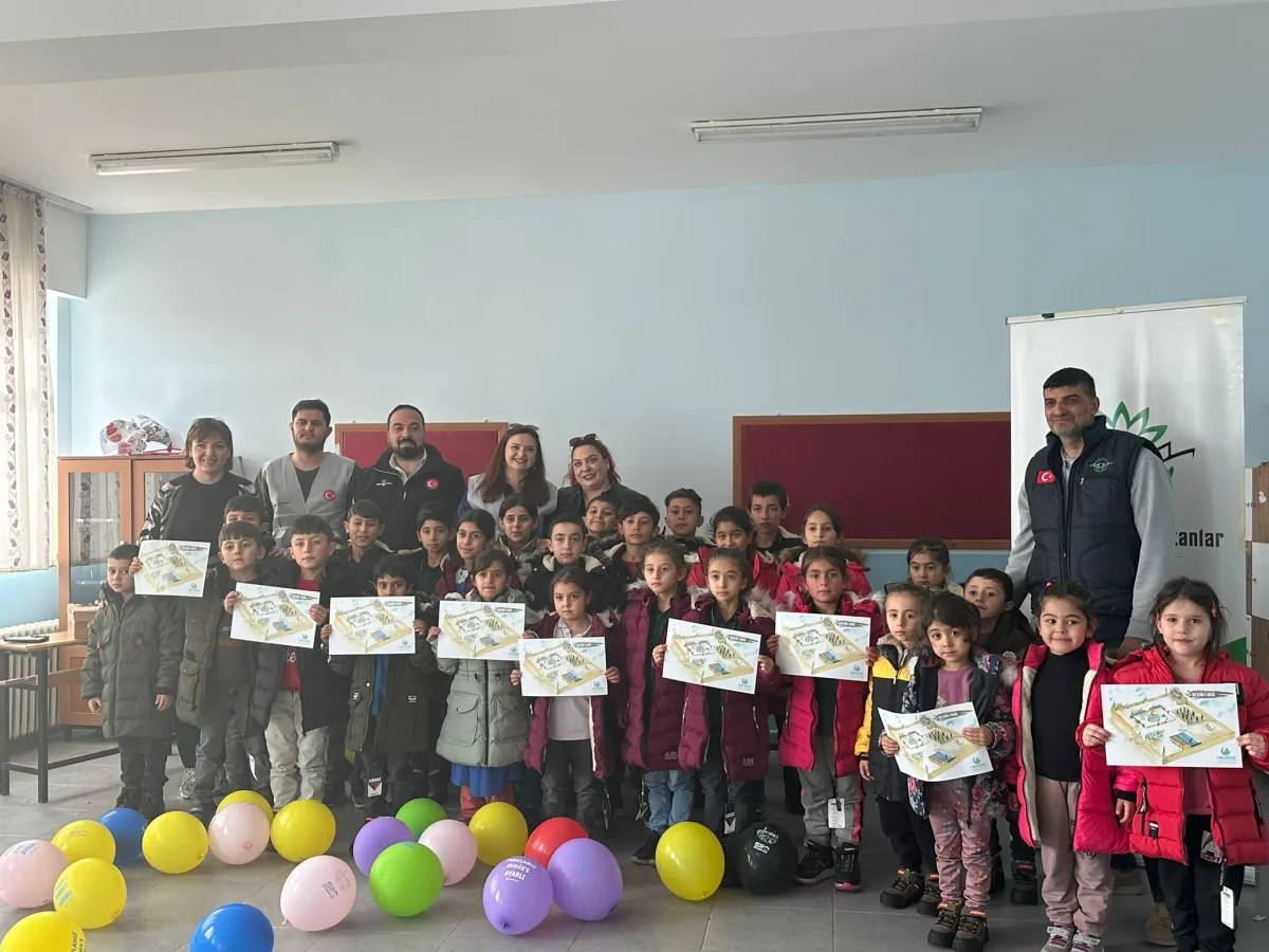 Vezirköprü Sırbaşmak İlkokuluna Hediyeler
