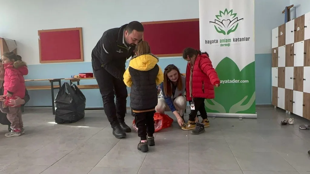 Vezirköprü Sırbaşmak İlkokuluna Hediyeler