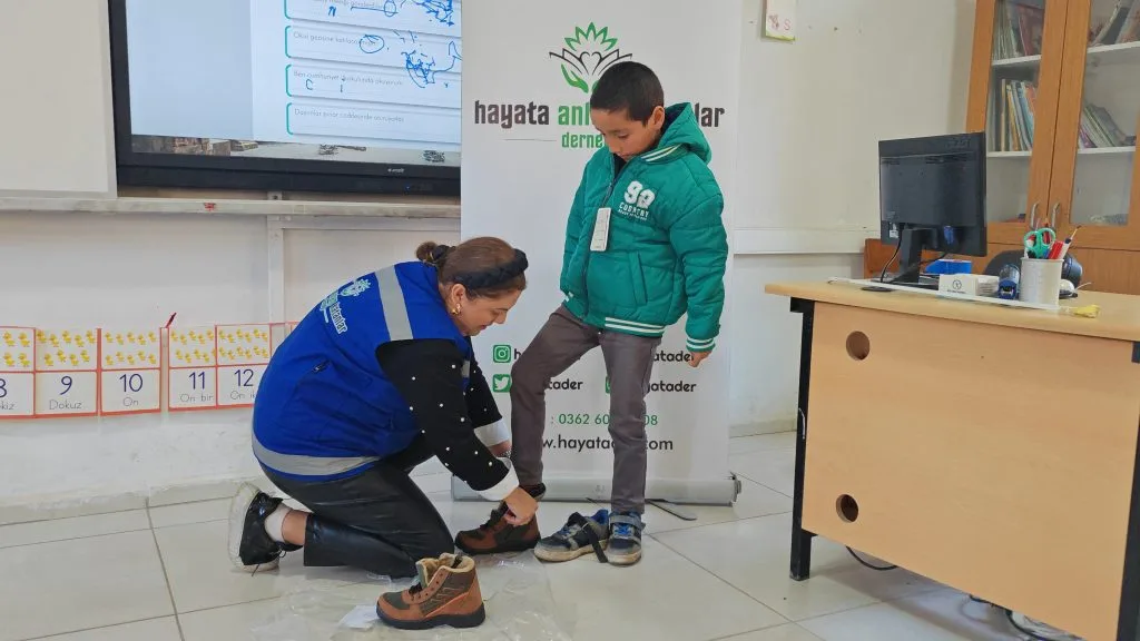 Vezirköprü İnkaya İlkokulu Öğrencilerine Hediyeler