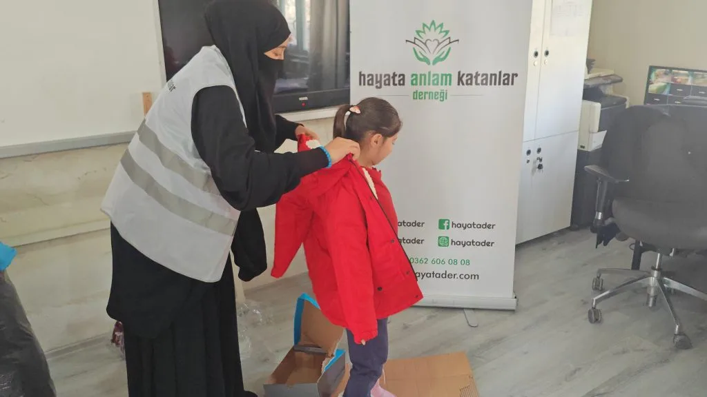 Vezirköprü Teberük ilkokulu Öğrencilerine Hediyeler