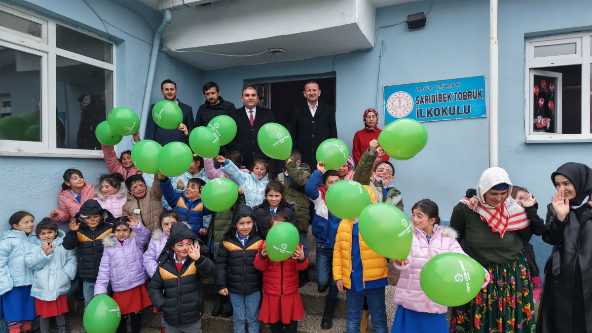 Vezirköprü Sarıdibek İlkokulu Öğrencilerine Hediyeler