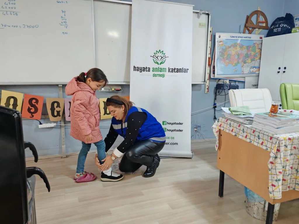 Vezirköprü Hacılı İlkokulu Öğrencilerine Hediyeler