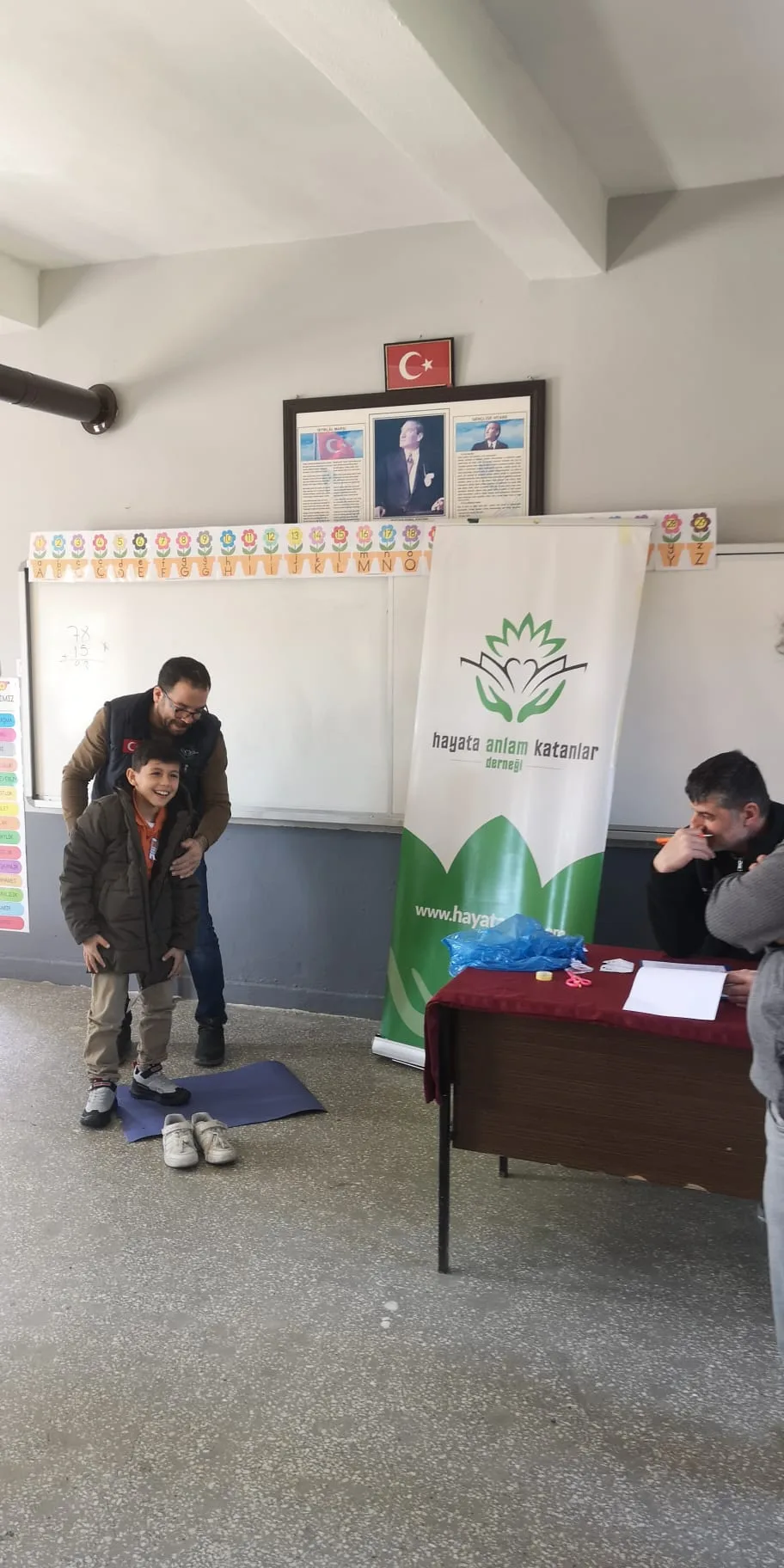 Vezirköprü Çeltek Köyü İlkokulu Öğrencilerine Hediyeler