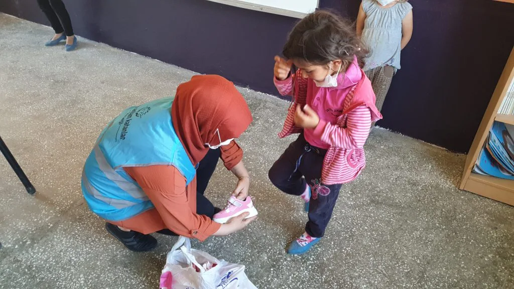 Alaçam Pelitbükü Köy Çocuklarına Hediyeler