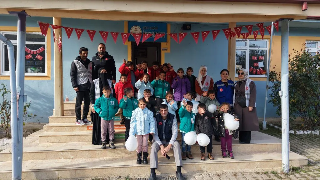 Vezirköprü İnkaya İlkokulu Öğrencilerine Hediyeler