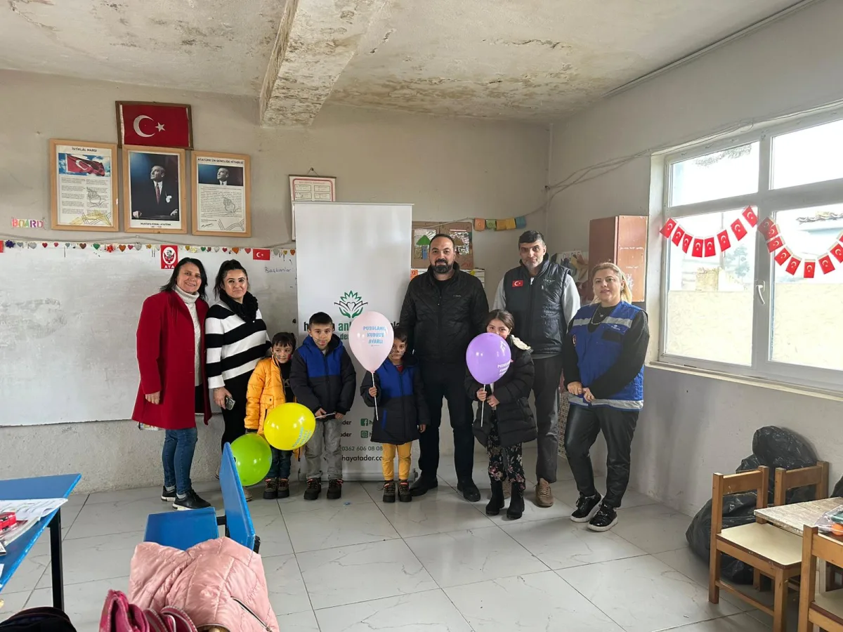 Alaçam Gümüşova İlkokulu Öğrencilerine Hediyeler