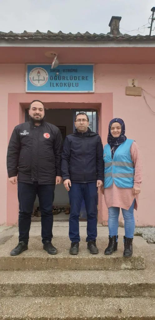 Vezirköprü Öğürlüdere ilkokuluna Hediyeler