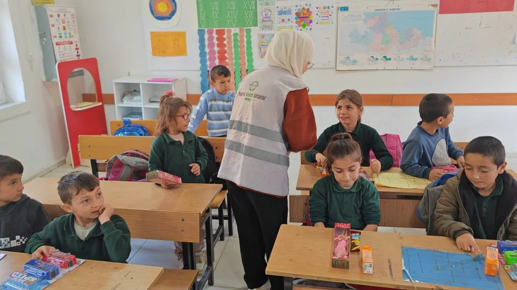 Vezirköprü İnkaya İlkokulu Öğrencilerine Hediyeler