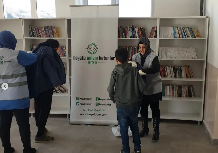Derneğimiz, Ayvacık Döngel İlkokulu ve Ortaokulu Öğrencilerine Mont ve Bot Hediye Etti