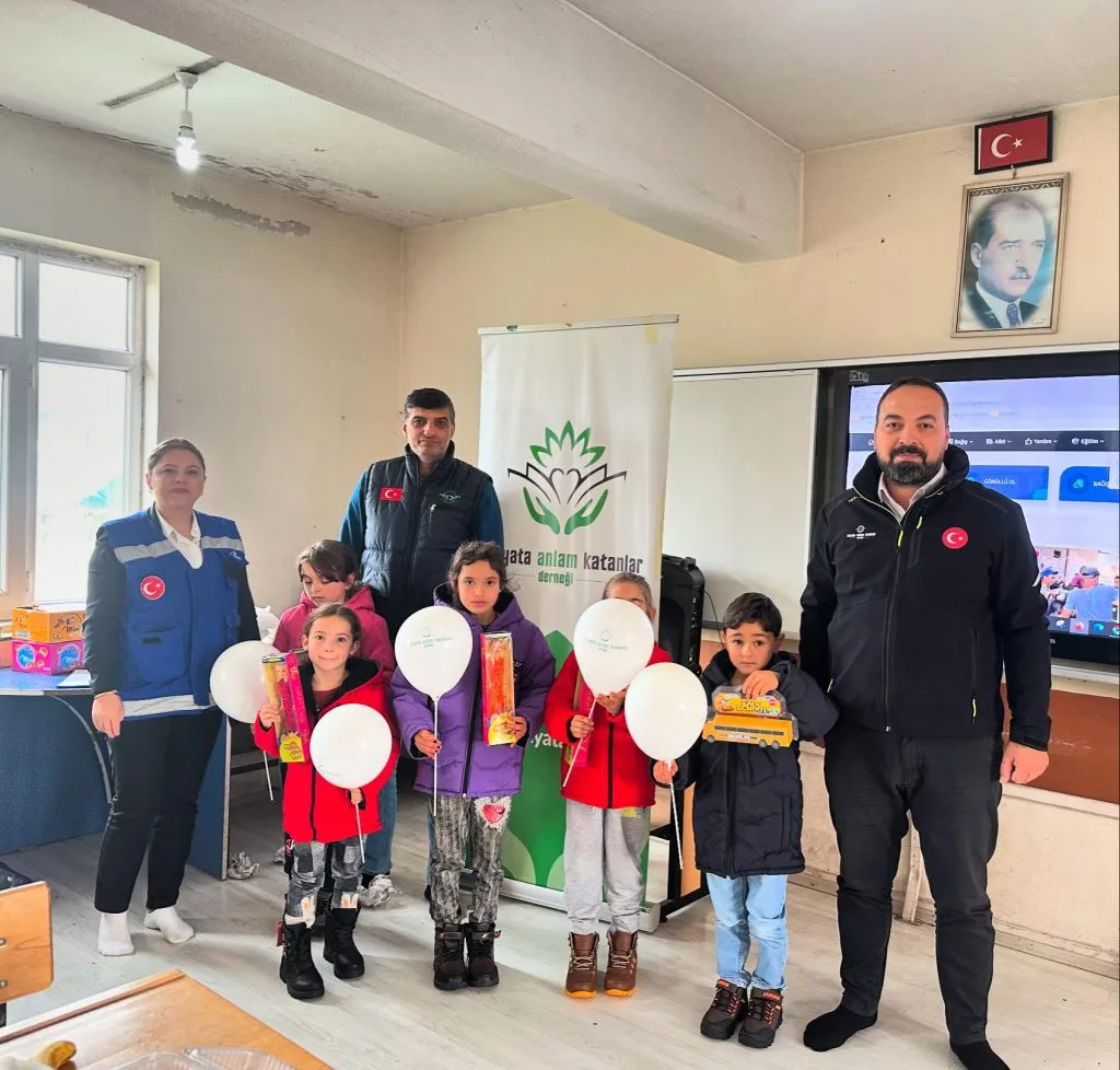 Vezirköprü Aydoğdu İlkokulu Öğrencilerine Hediyeler