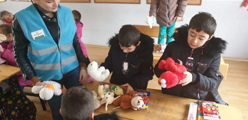 Vezirköprü Öğürlüdere ilkokuluna Hediyeler