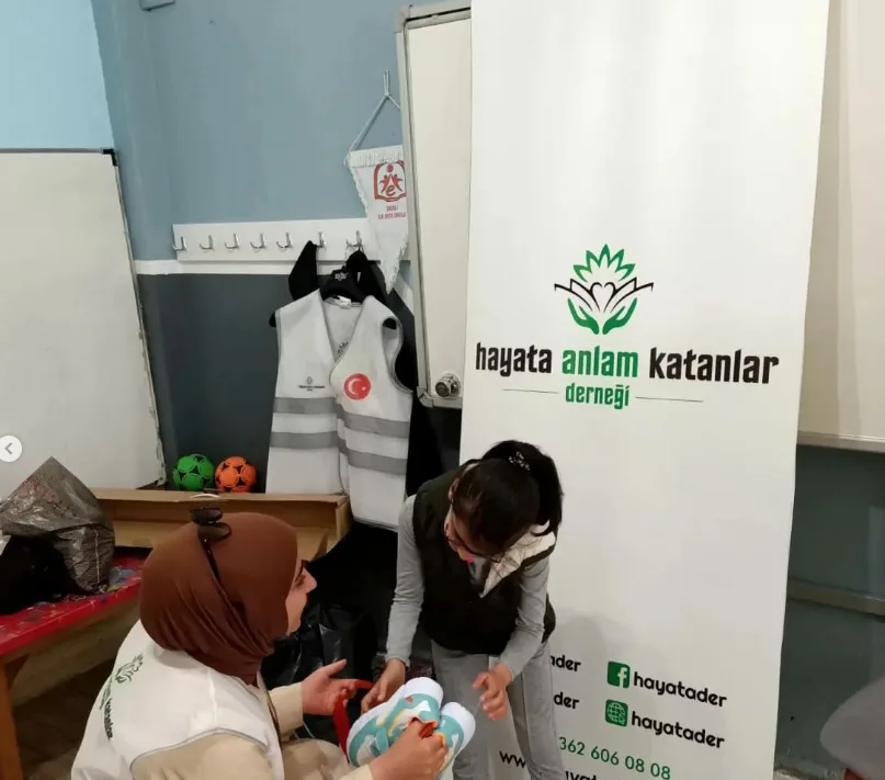Kavak Emirli ilkokul, ortaokul ve özel eğitim ögrencilerine hediyeler götürdük