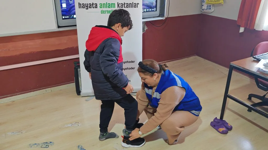 Vezirköprü Kılıç Güney İlkokulu öğrencilerine hediyeler götürdük