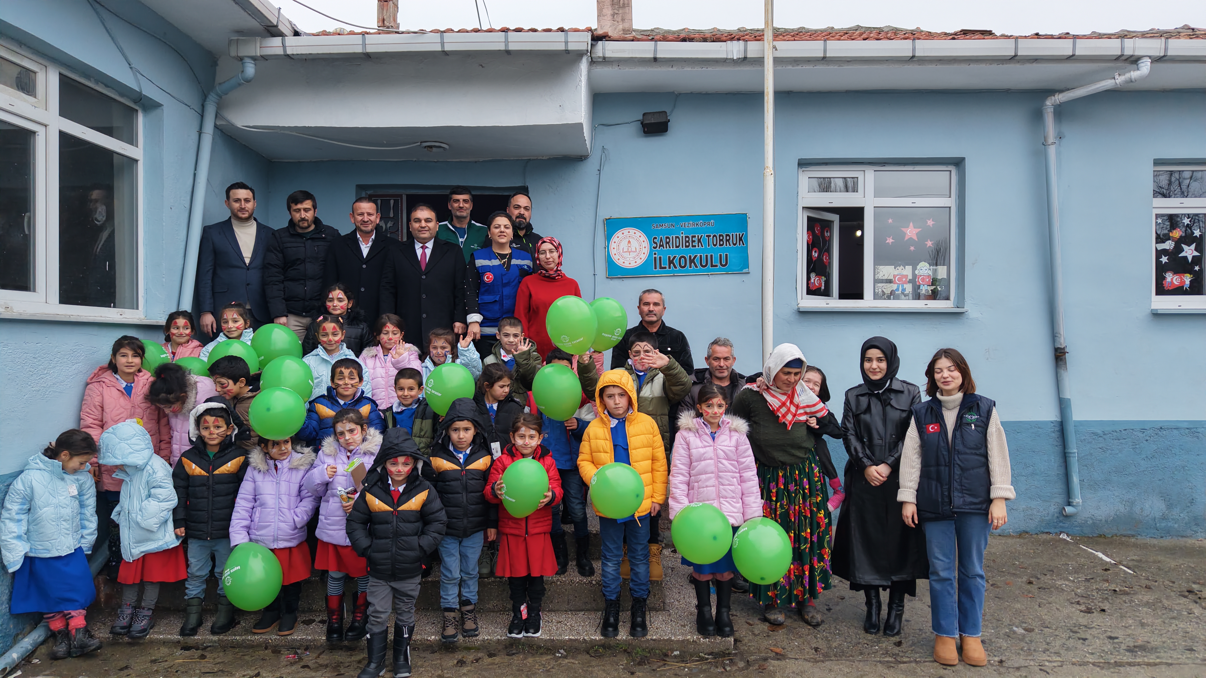 Vezirköprü Sarıdibek İlkokulu Öğrencilerine Hediyeler