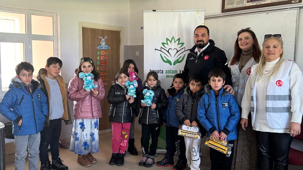 Vezirköprü Mahmatlı ilkokulu öğrencilerine Hediyeler