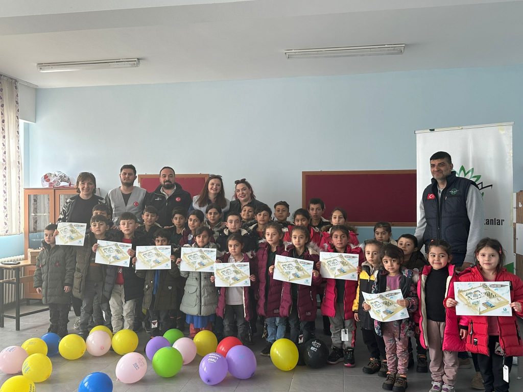 Vezirköprü Sırbaşmak İlkokuluna Hediyeler