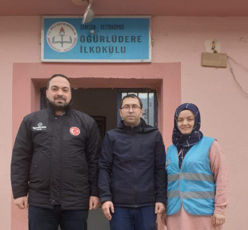 Vezirköprü Öğürlüdere ilkokuluna Hediyeler