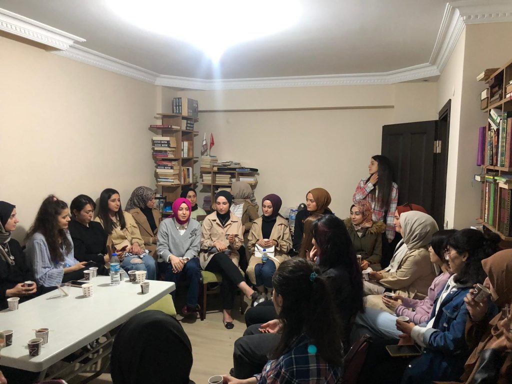 Üniversite Öğrencilerini İftara Misafir Ettik