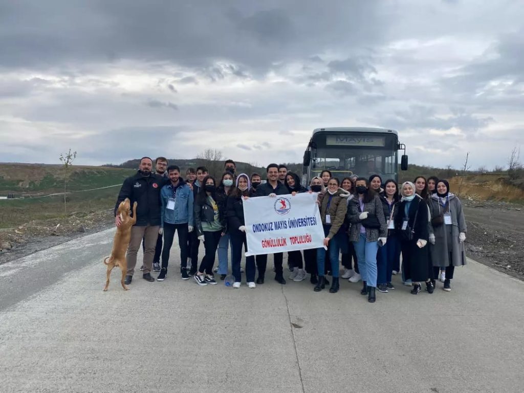 Gençler Hayvan Beslemede