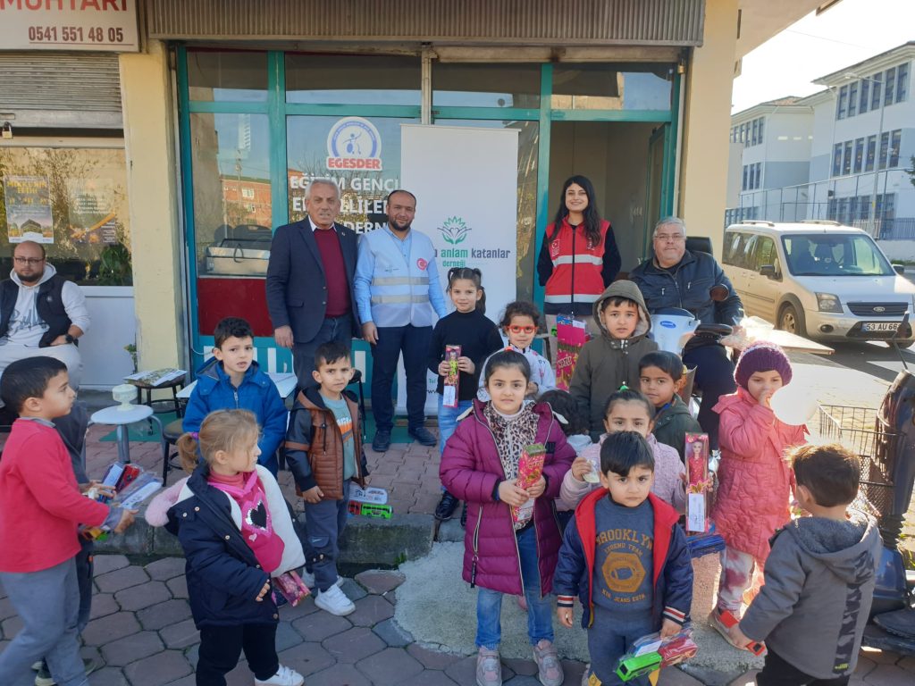 Engelli Çocuklar İle Oyuncak Şenliği