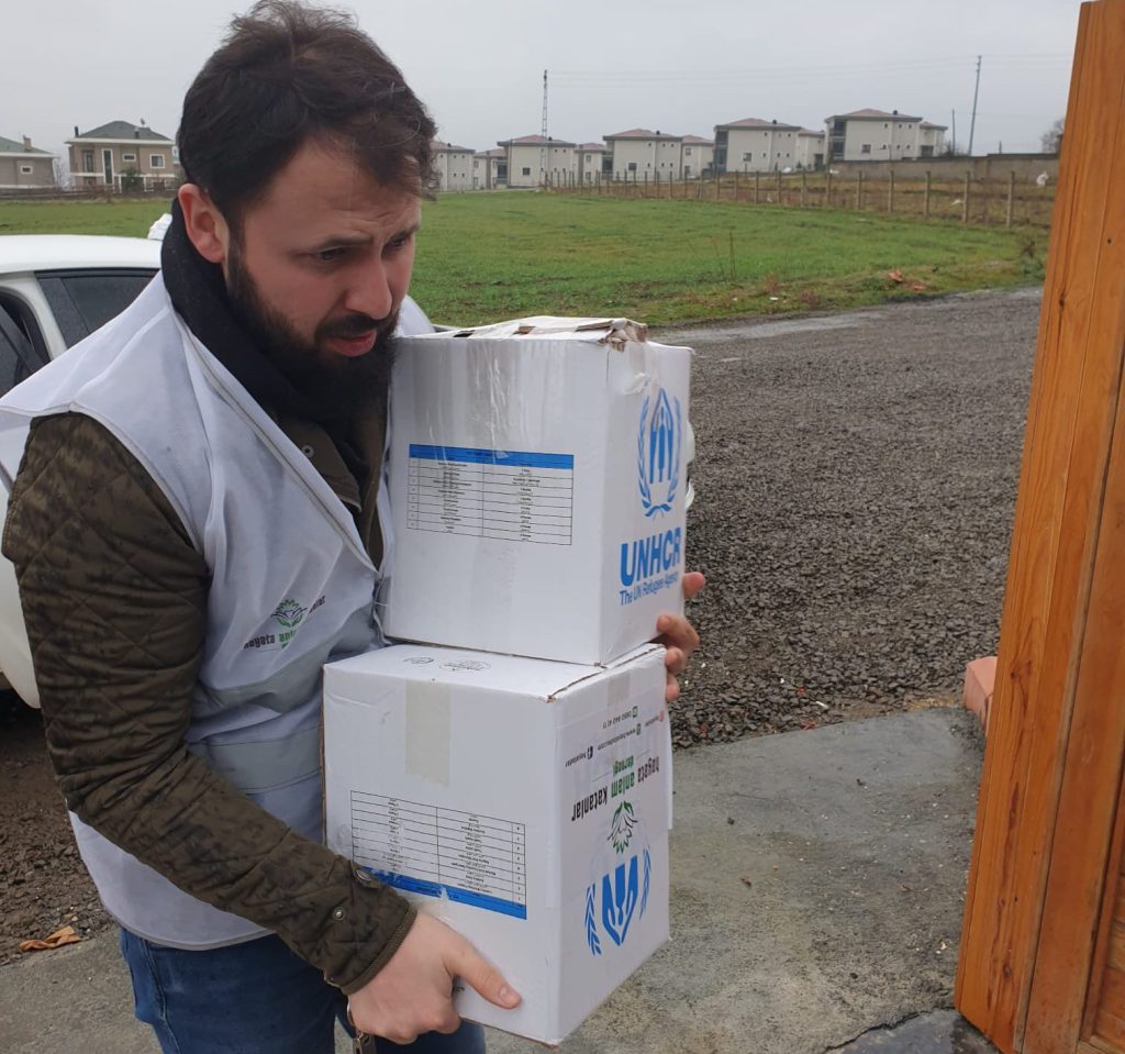 Depremzedelere Hijyen Kiti ve Nakit Desteği