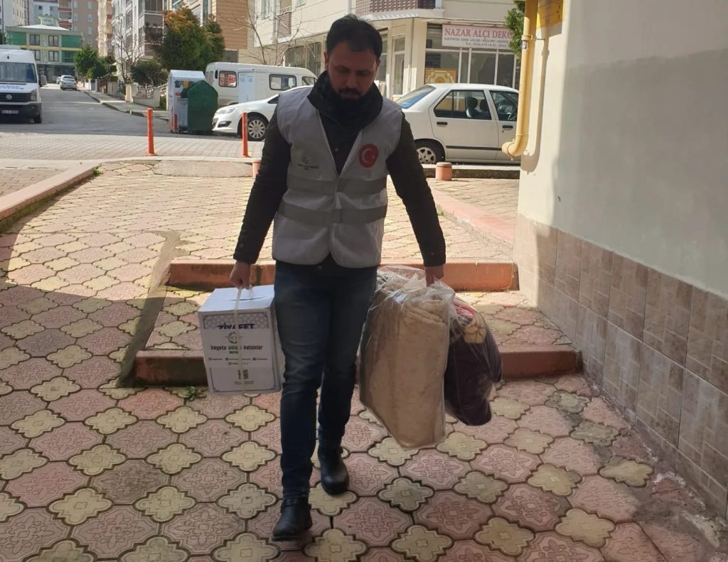 Samsundaki Depremzedelere Yardım