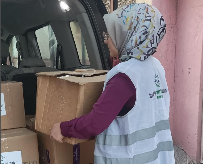 Deprem Bölgesi Yardımları Devam Ediyor