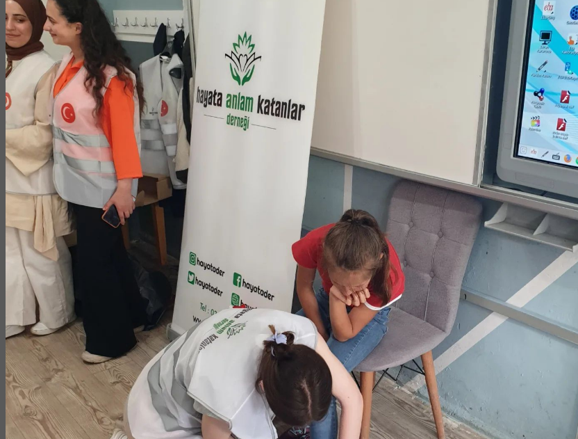 Kavak Emirli ilkokul, ortaokul ve özel eğitim ögrencilerine hediyeler götürdük